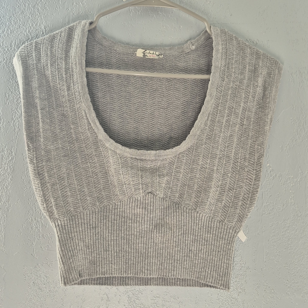 Gray Knit Sleeveless Sweater Vest